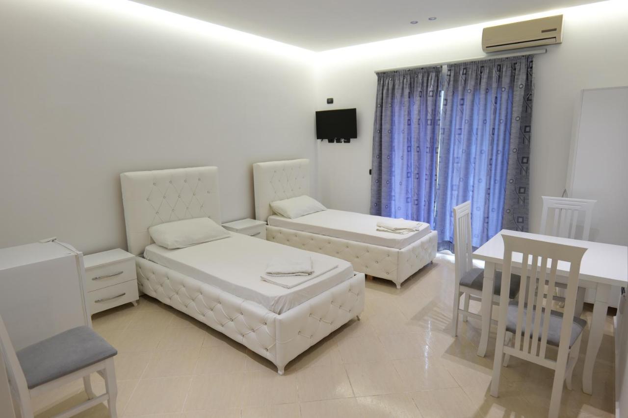 Hotel Dior Sarandë Exterior foto