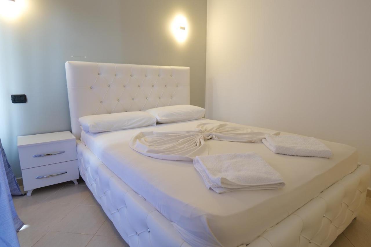 Hotel Dior Sarandë Exterior foto