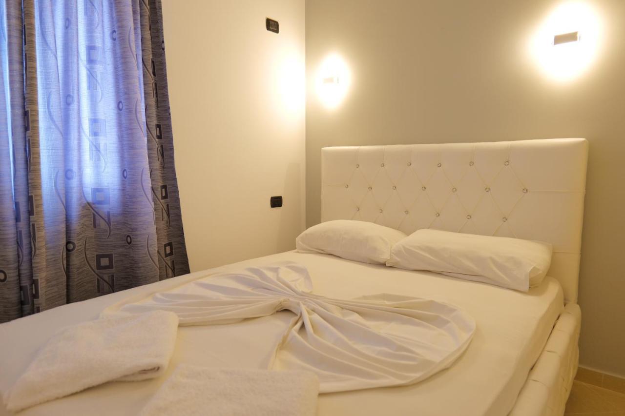 Hotel Dior Sarandë Exterior foto
