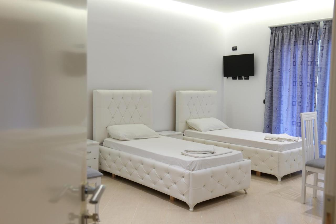 Hotel Dior Sarandë Exterior foto
