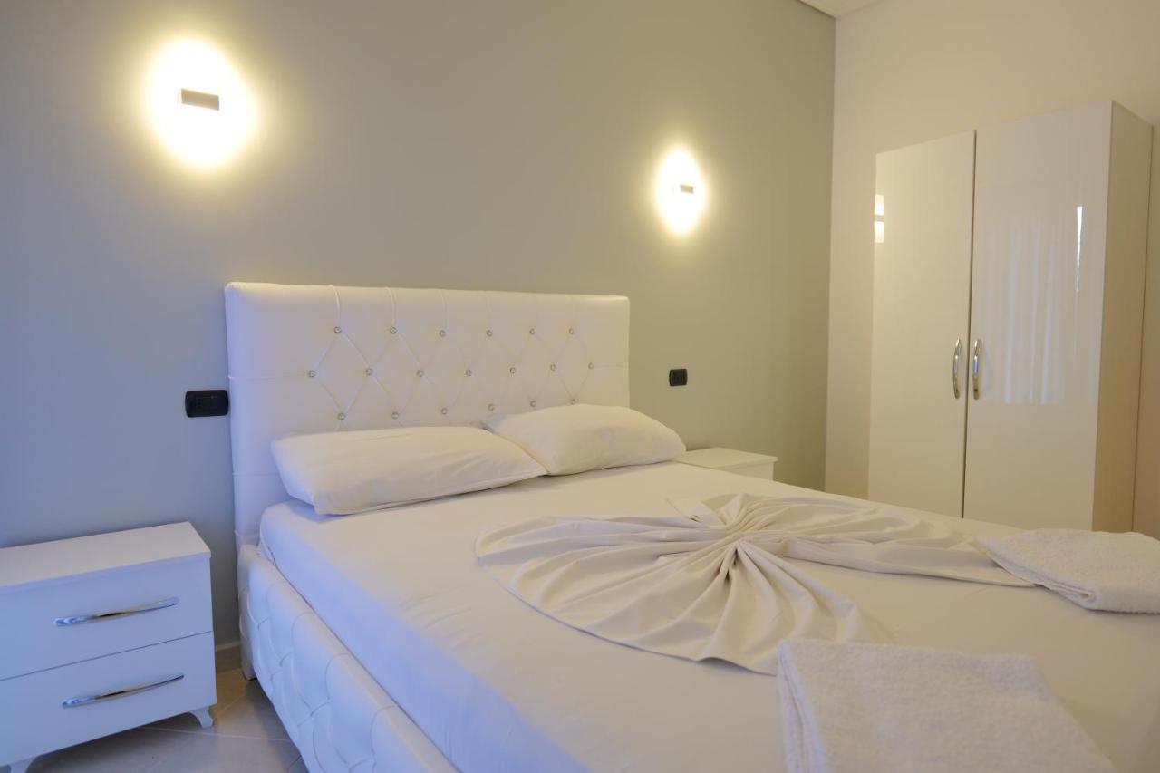 Hotel Dior Sarandë Exterior foto